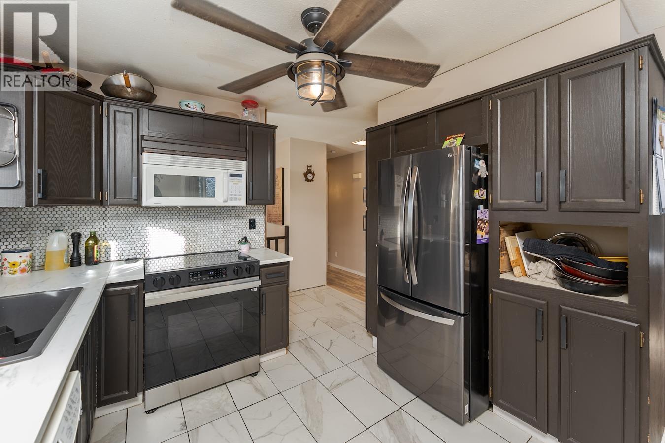 239 FERN CRESCENT - Image 3