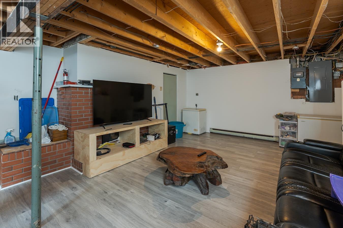 239 FERN CRESCENT - 22