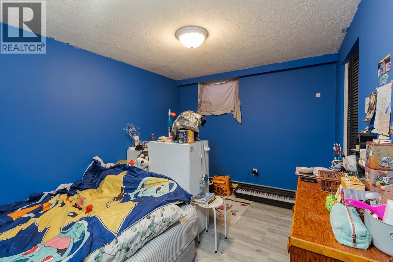 239 FERN CRESCENT - 21