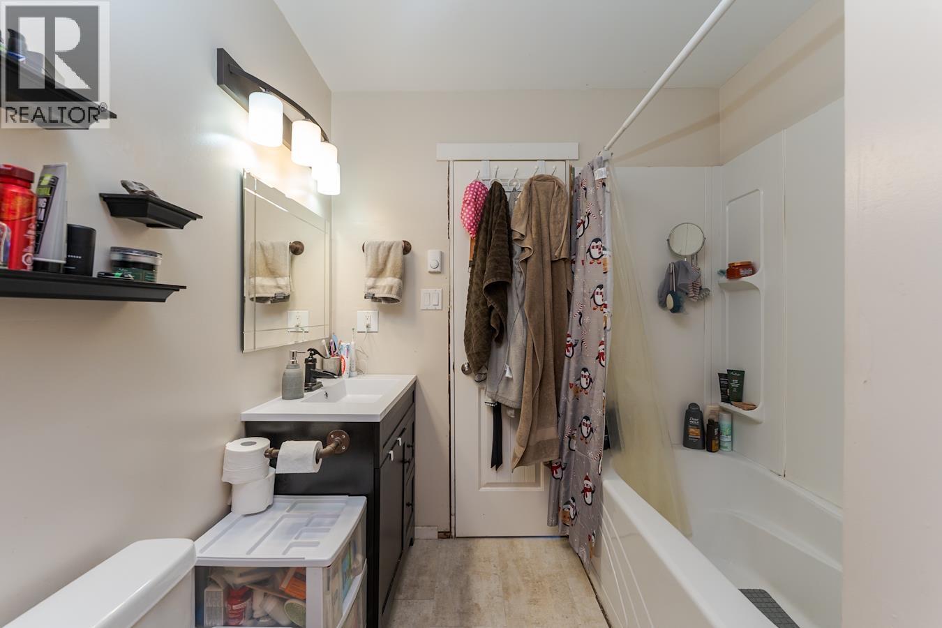 239 FERN CRESCENT - 18