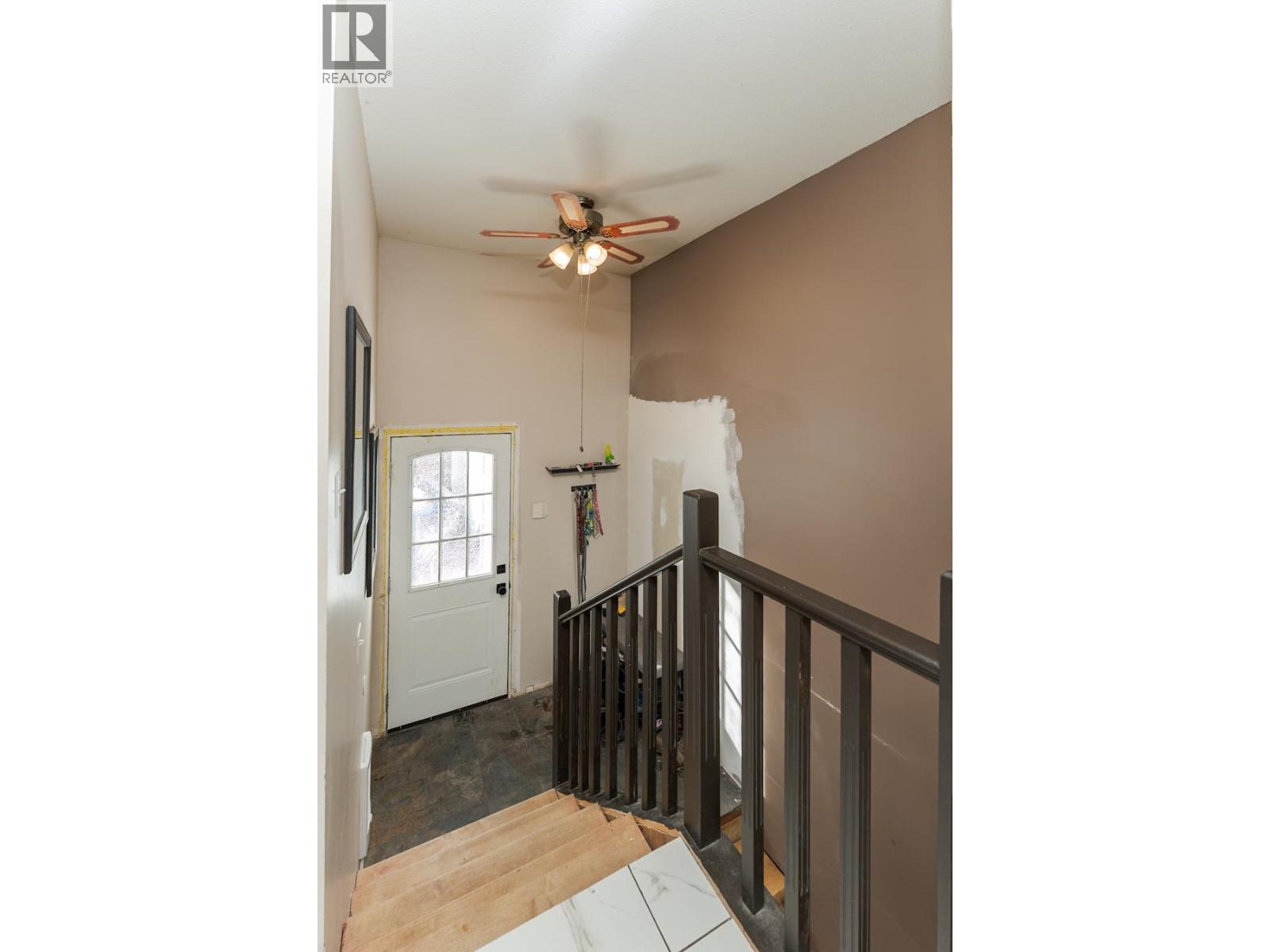 239 FERN CRESCENT - 19