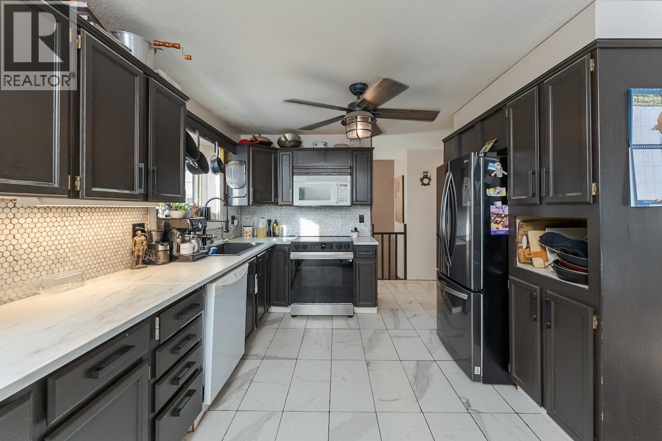 239 FERN CRESCENT - Image 2