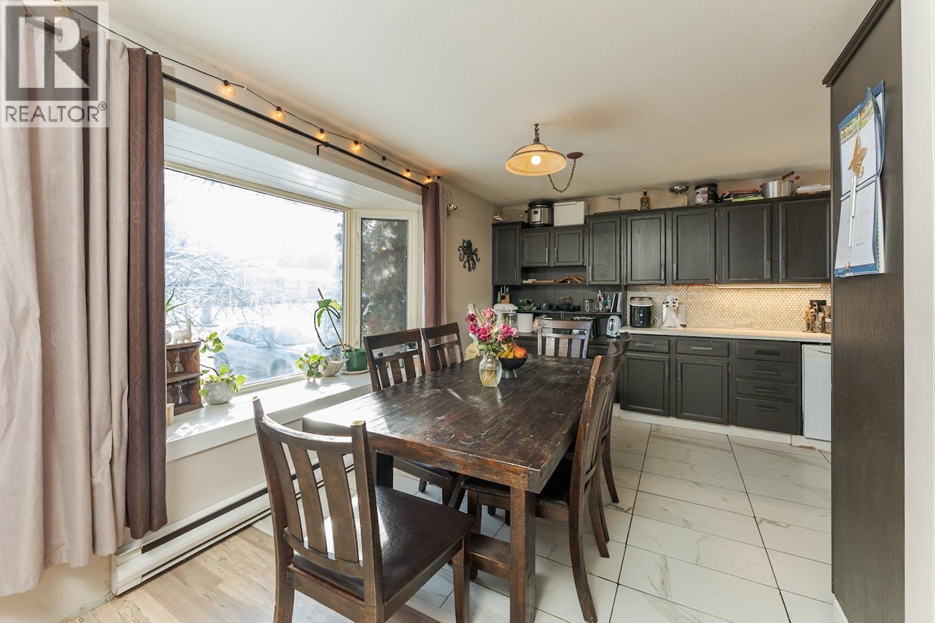 239 FERN CRESCENT - 6