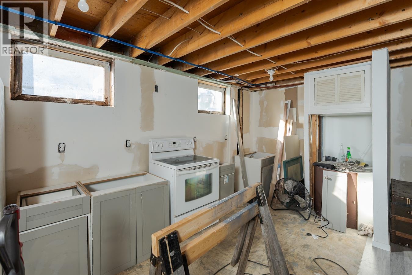 239 FERN CRESCENT - 27