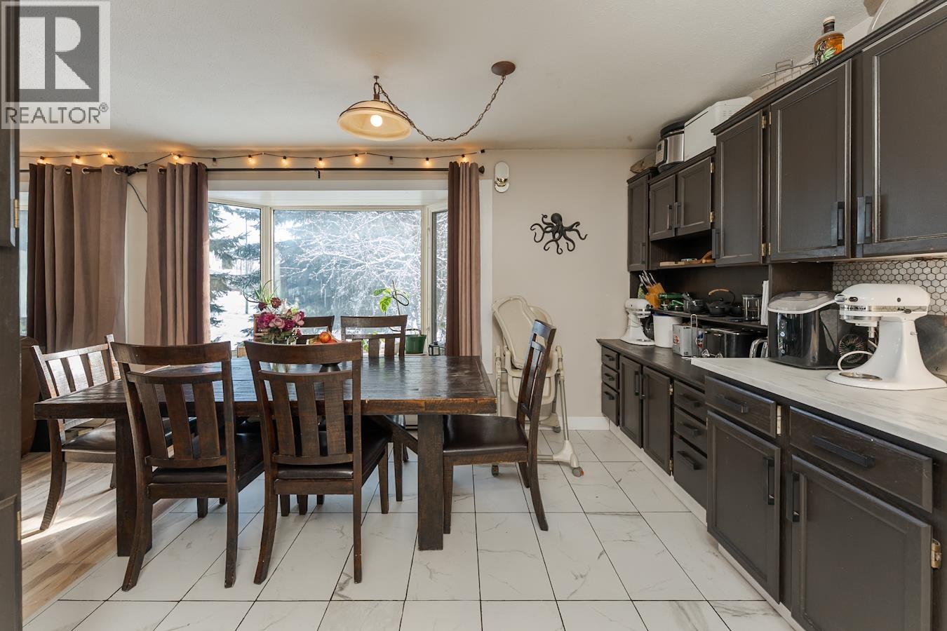 239 FERN CRESCENT - 5