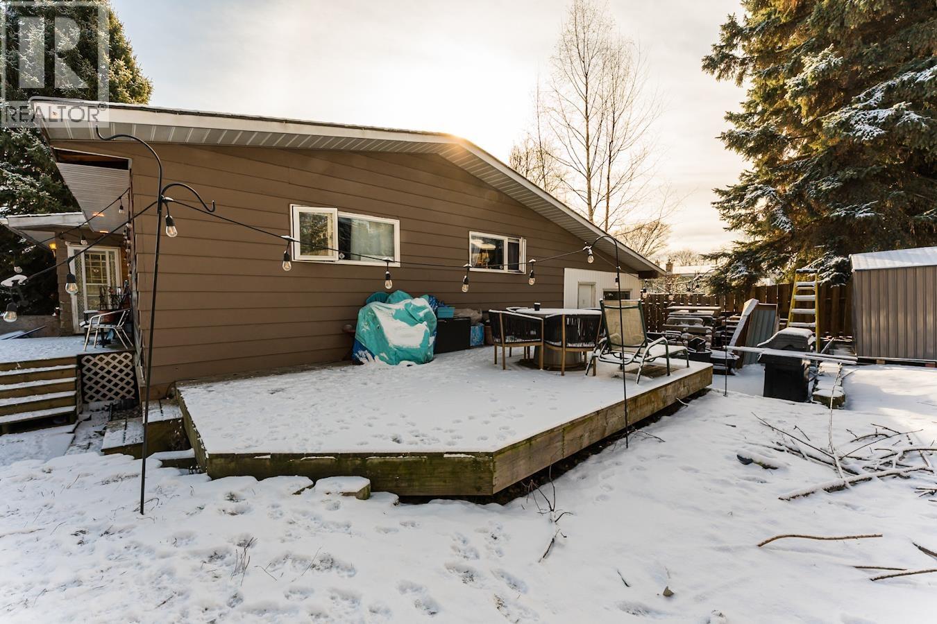 239 FERN CRESCENT - 32