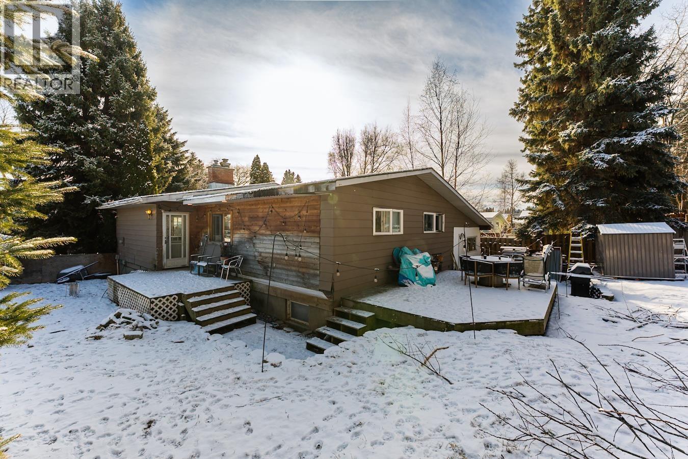 239 FERN CRESCENT - 34