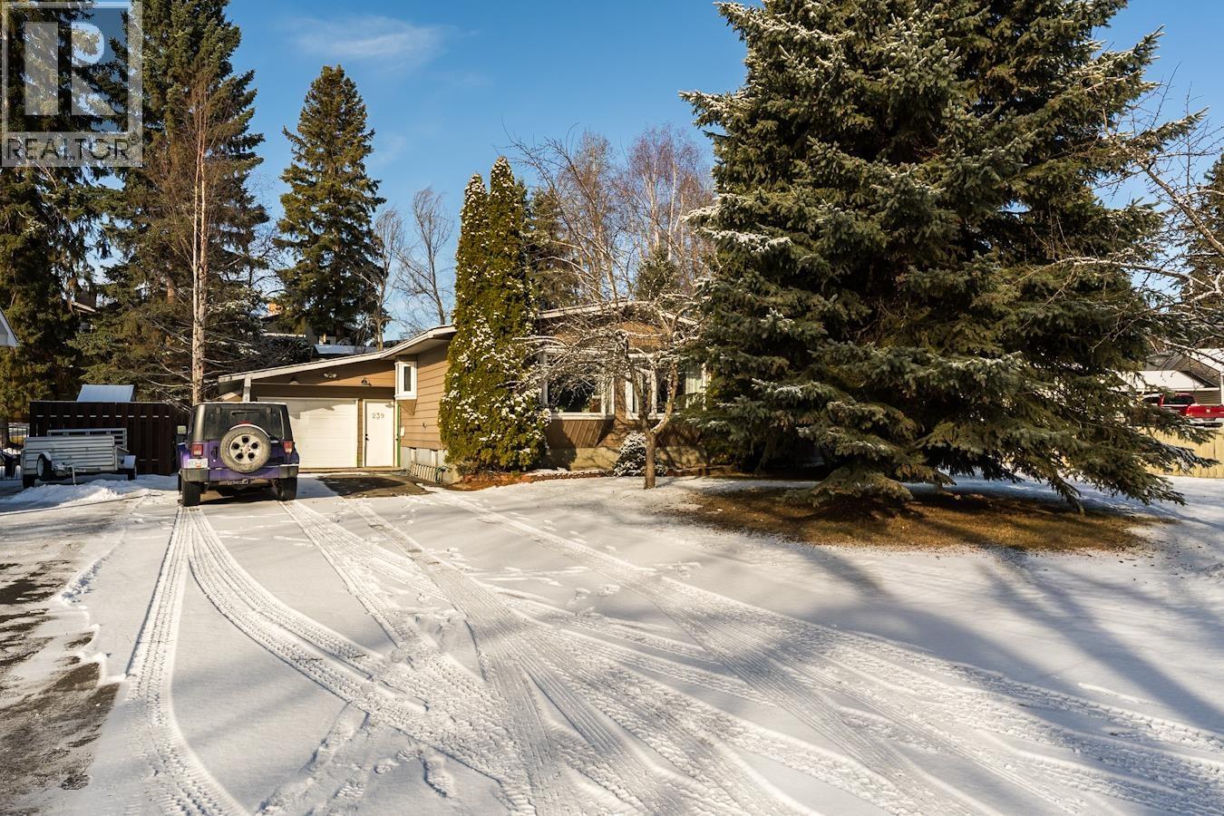 239 FERN CRESCENT - 40