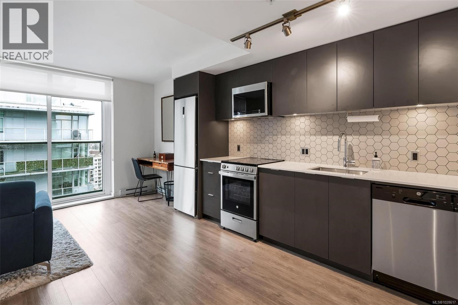 #1804 845 Johnson St - 5