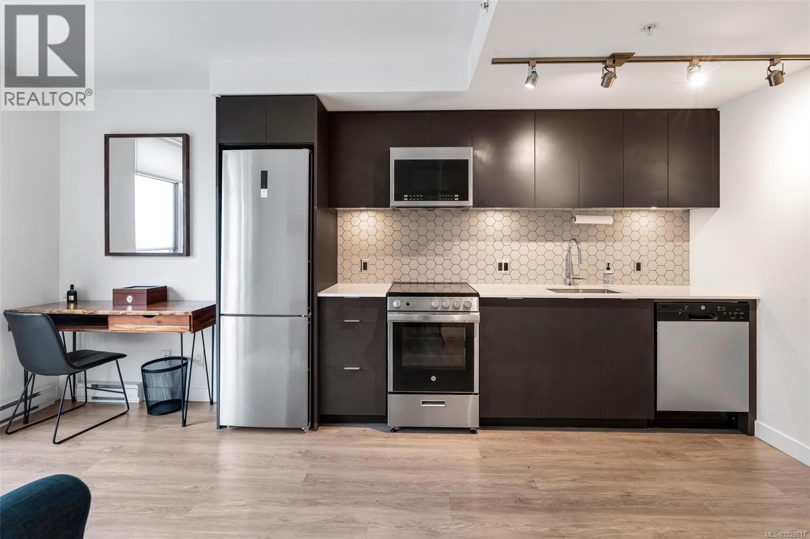 #1804 845 Johnson St - 9