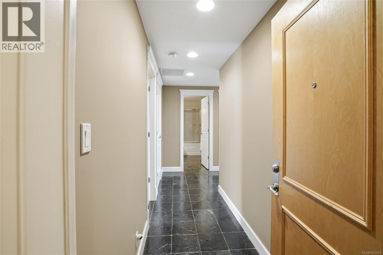 #201 225 ROSEHILL ST - 5