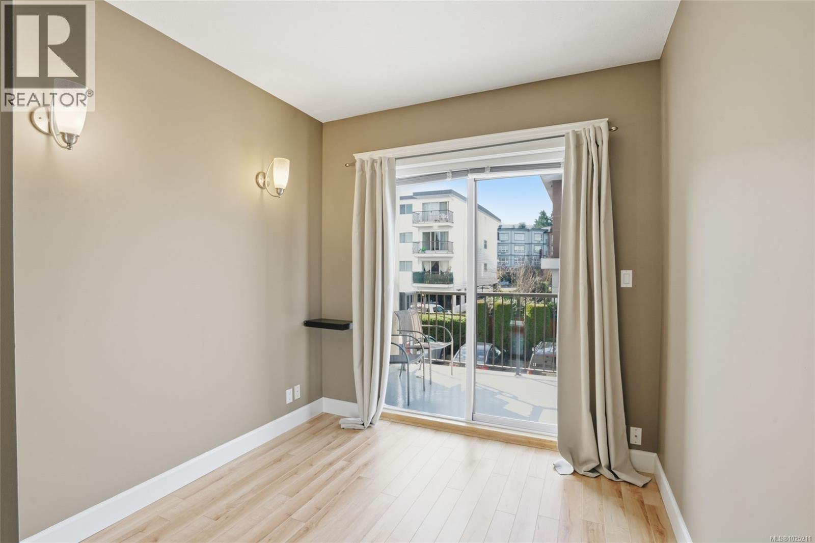 #201 225 ROSEHILL ST - 40