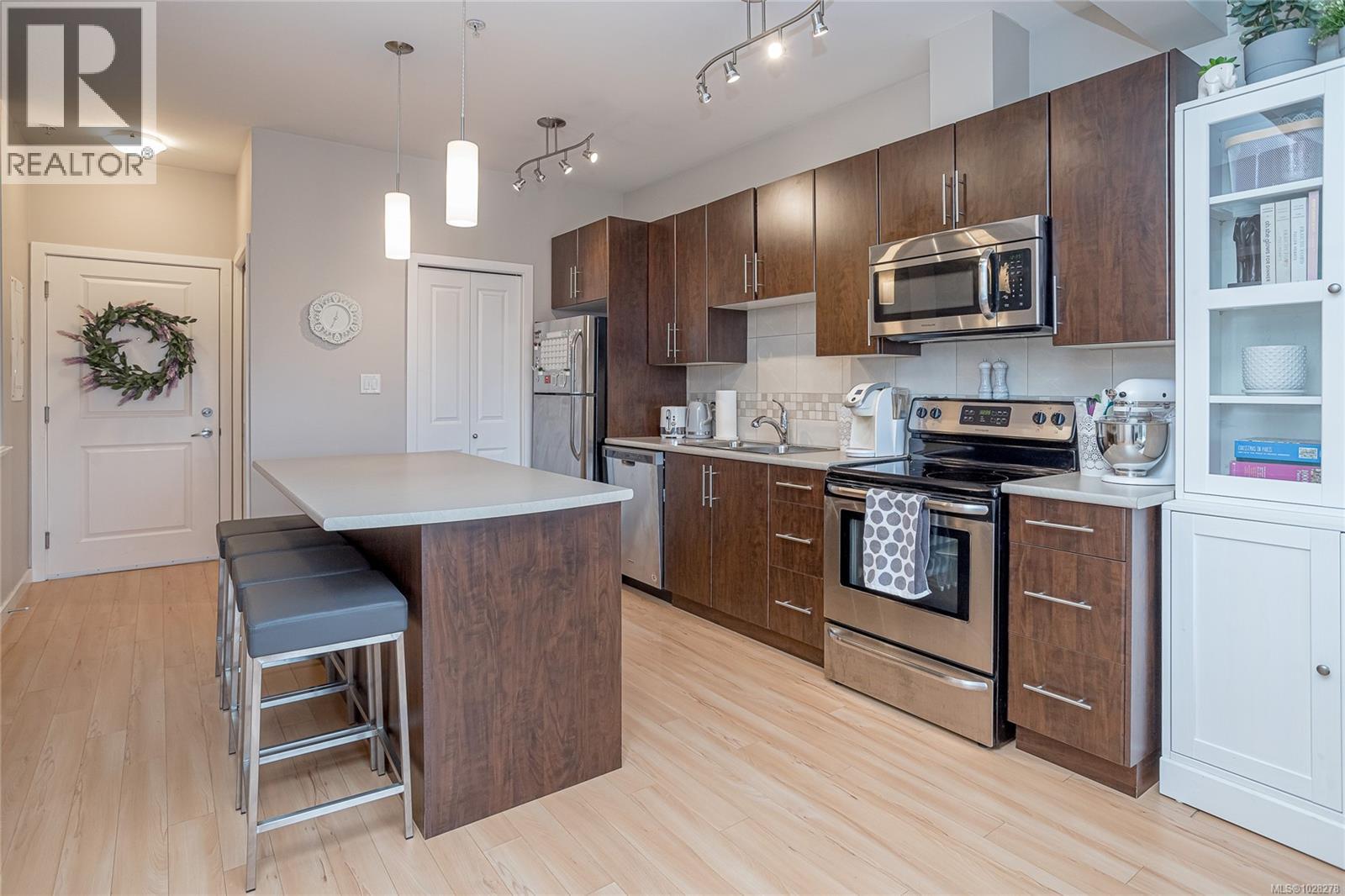 #402 3240 Jacklin Rd - 6