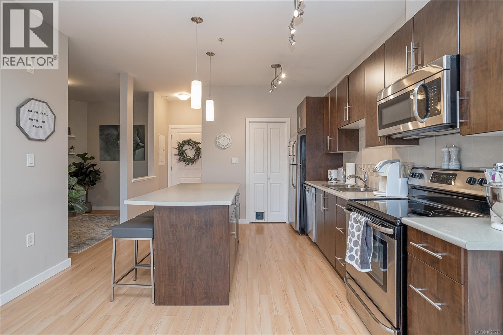 #402 3240 Jacklin Rd - 7