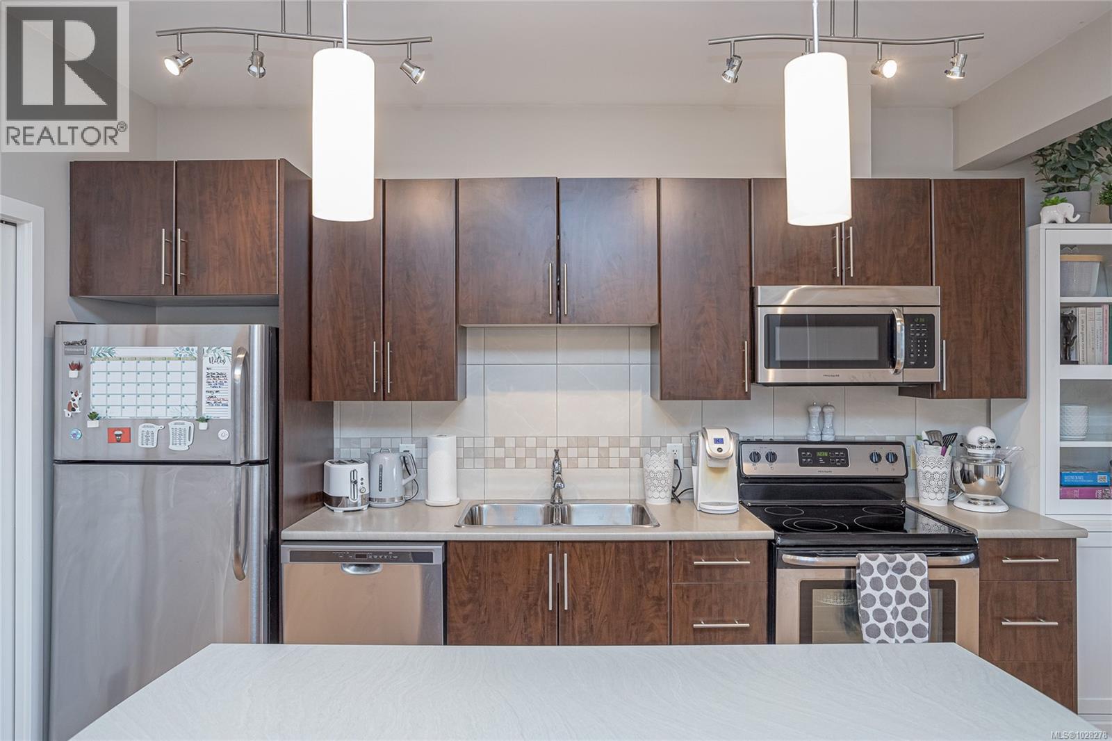 #402 3240 JACKLIN RD - 8