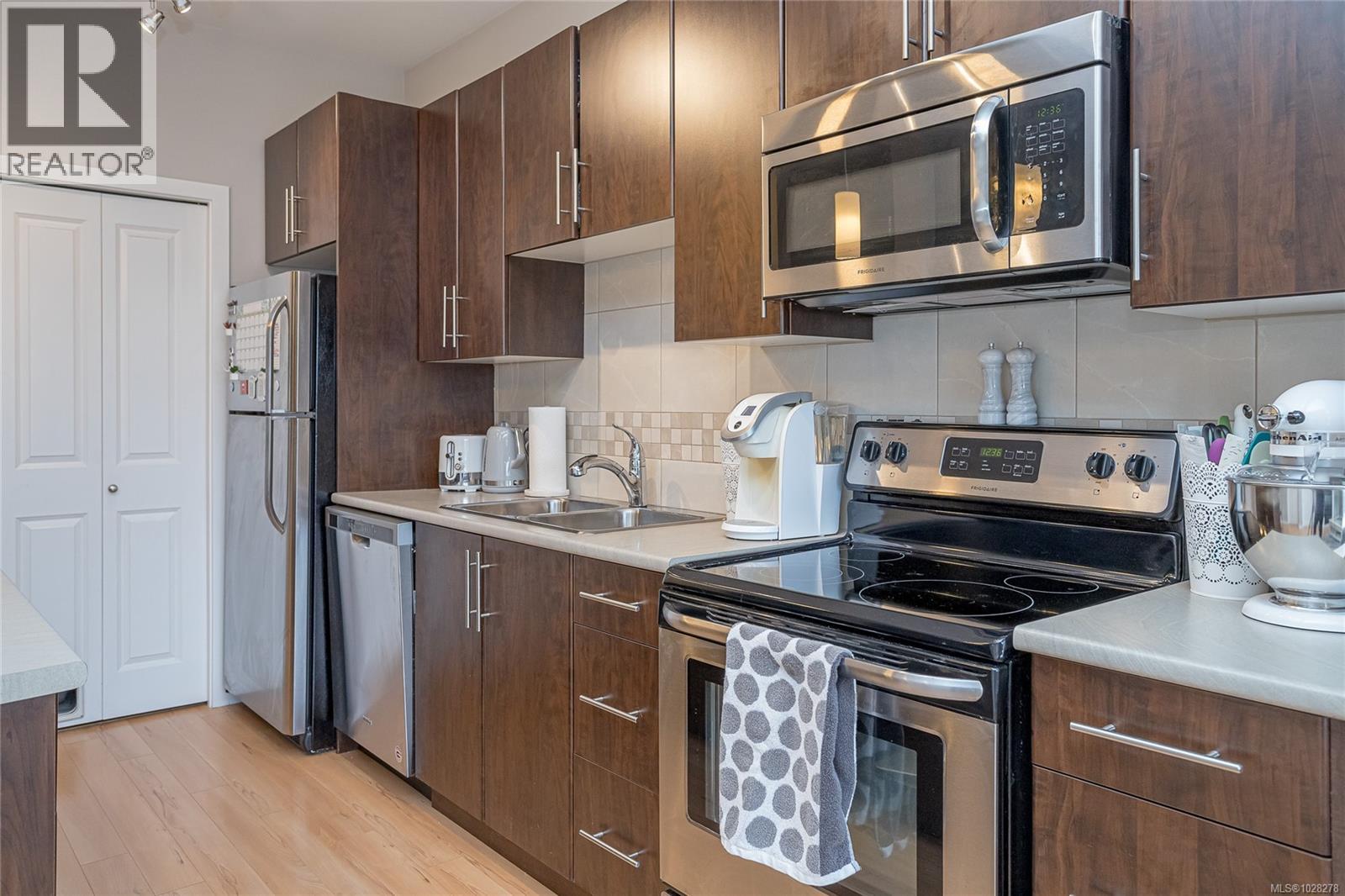 #402 3240 JACKLIN RD - 9