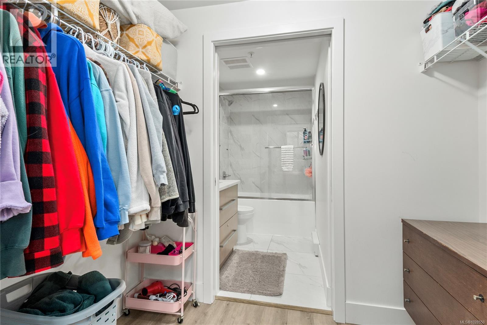#102 3070 Kilpatrick Ave - 10