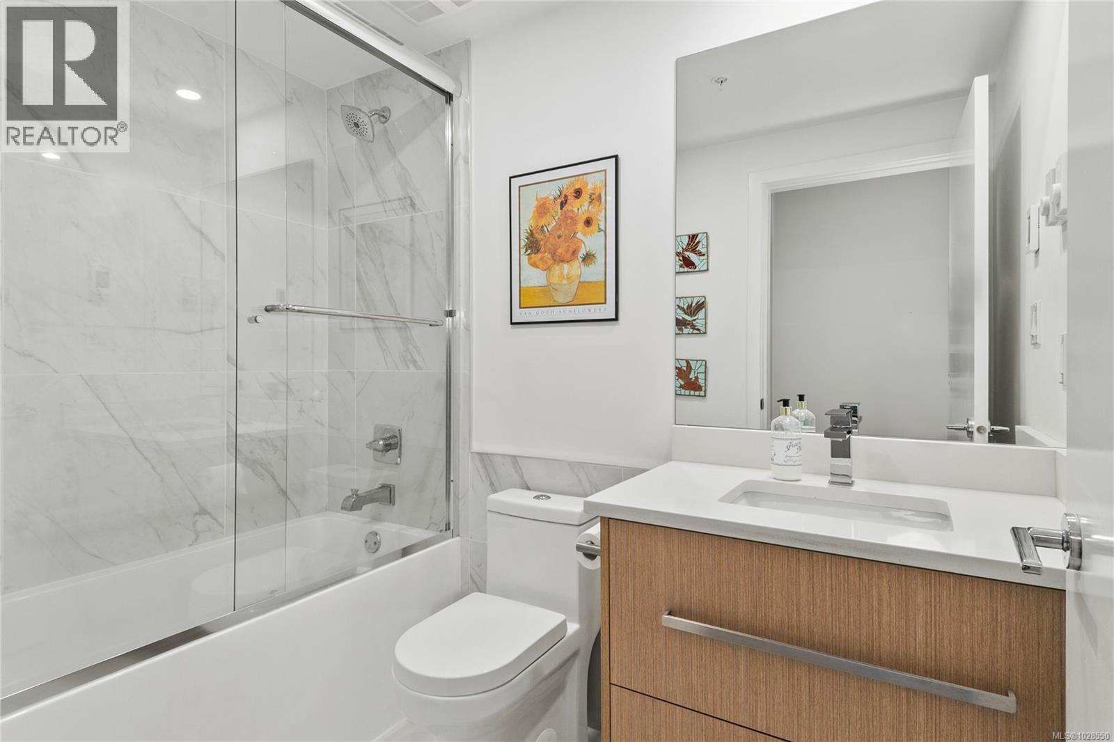 #102 3070 Kilpatrick Ave - 15
