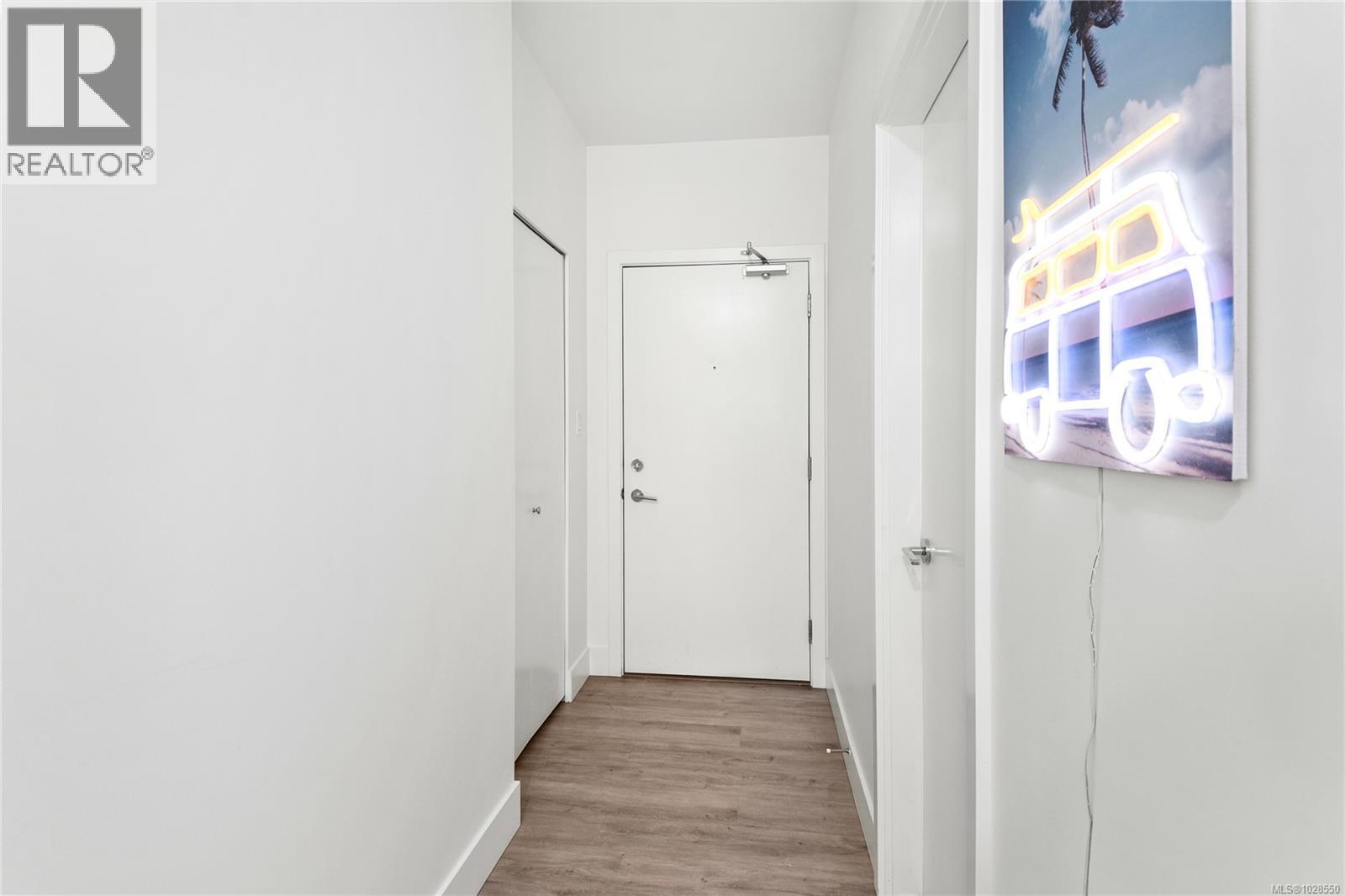 #102 3070 Kilpatrick Ave - 17