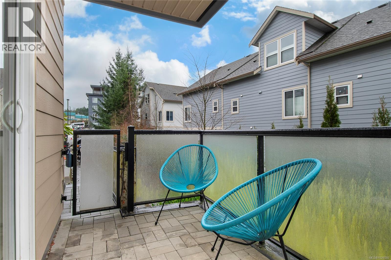 #102 3070 Kilpatrick Ave - 19