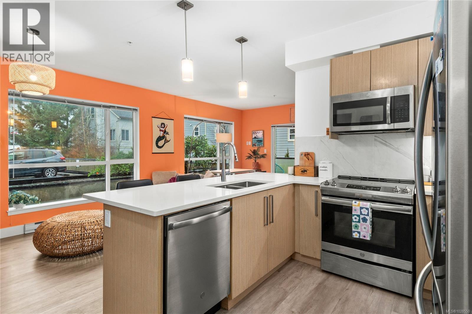 #102 3070 Kilpatrick Ave - 5
