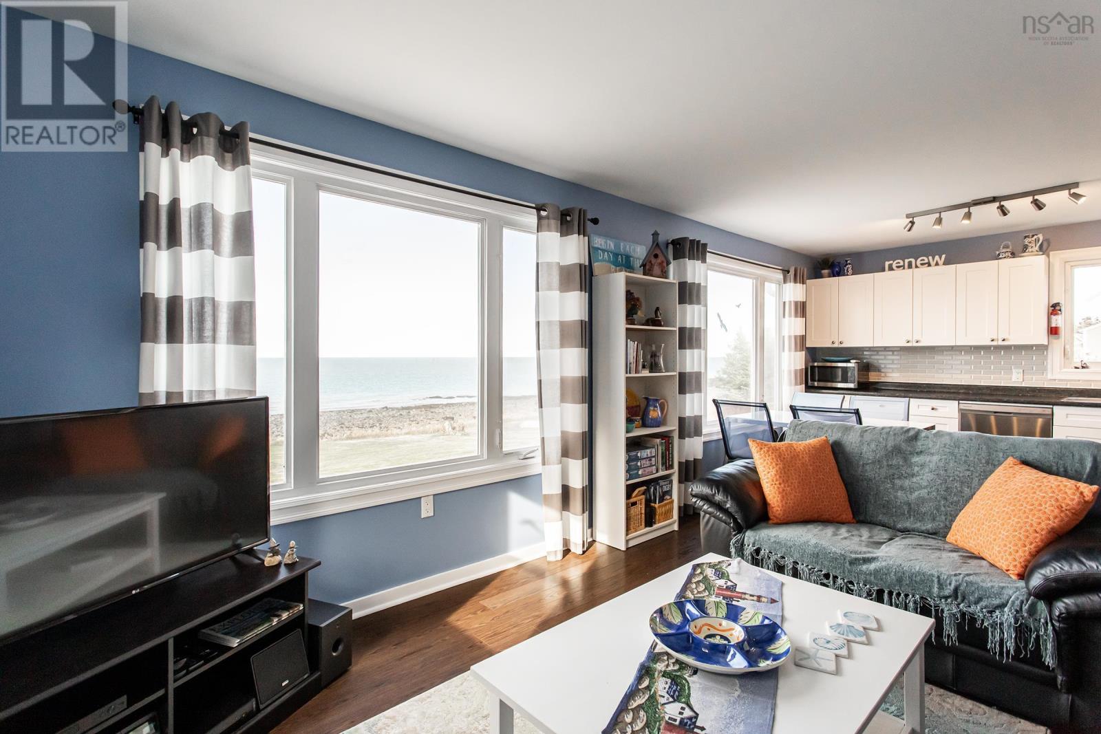 Property 16 of 25 of 5015 Shore Road W