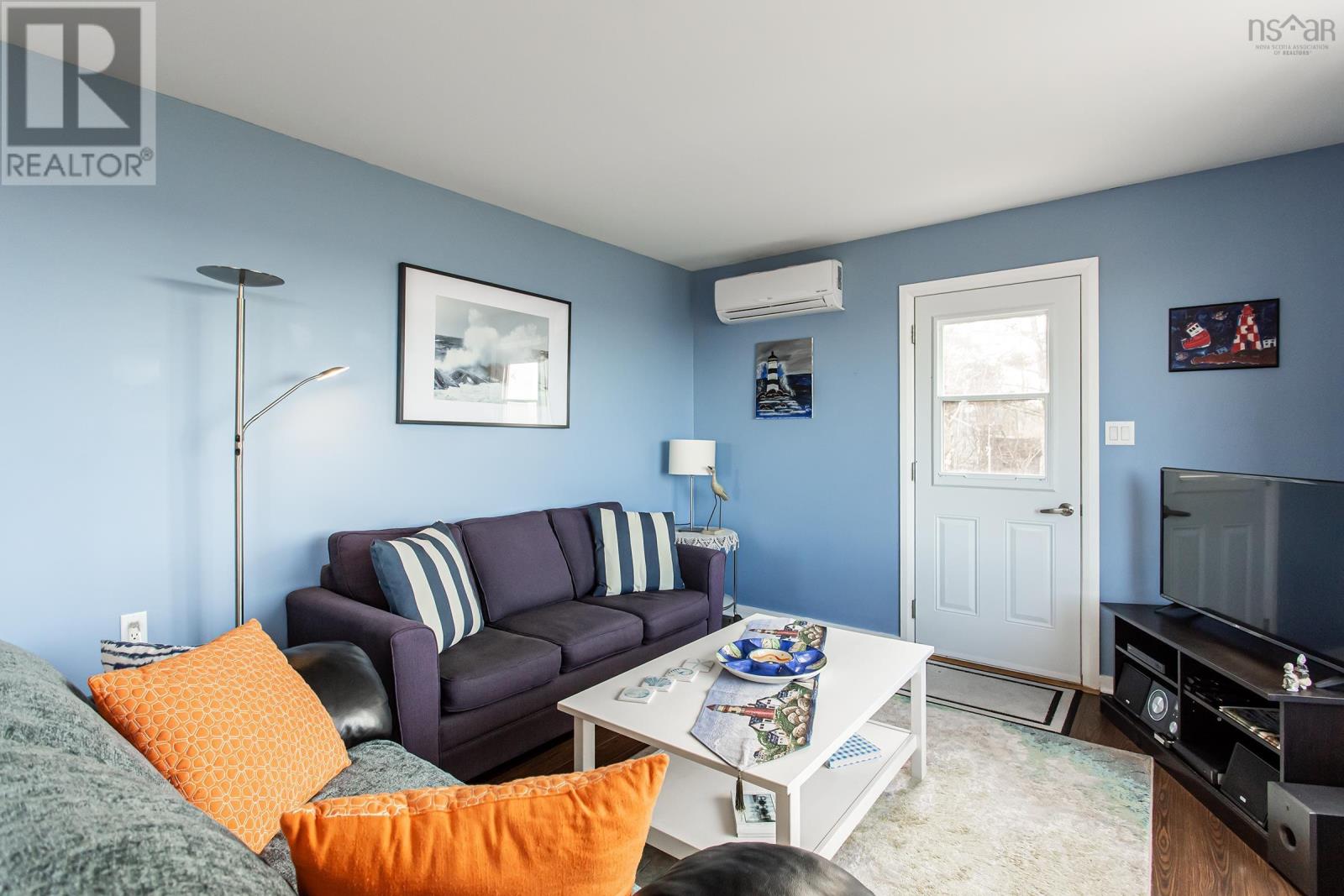 Property 22 of 25 of 5015 Shore Road W