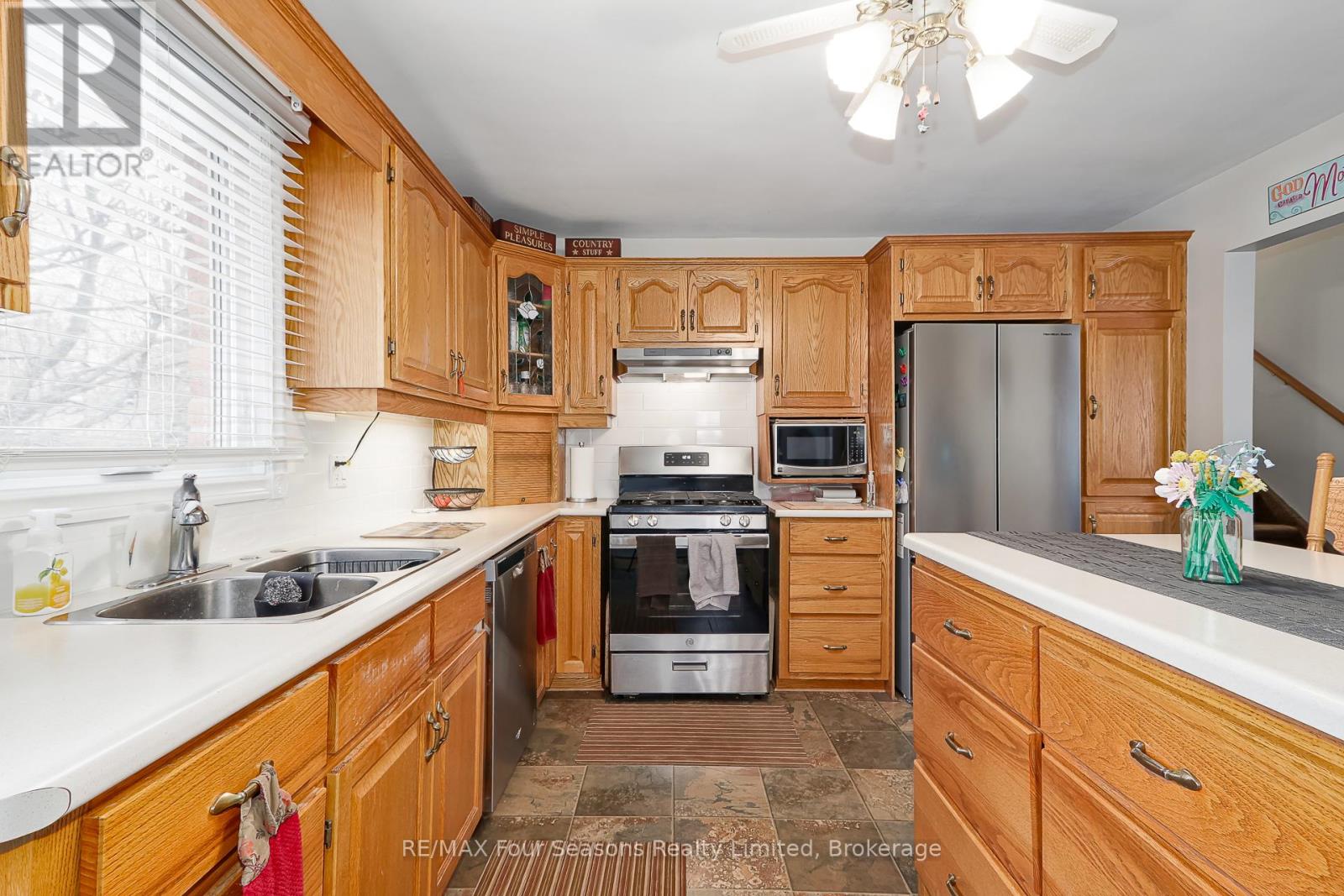218 DATAS DRIVE - 12