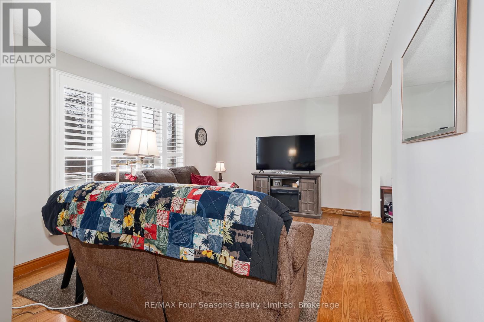 218 DATAS DRIVE - 6