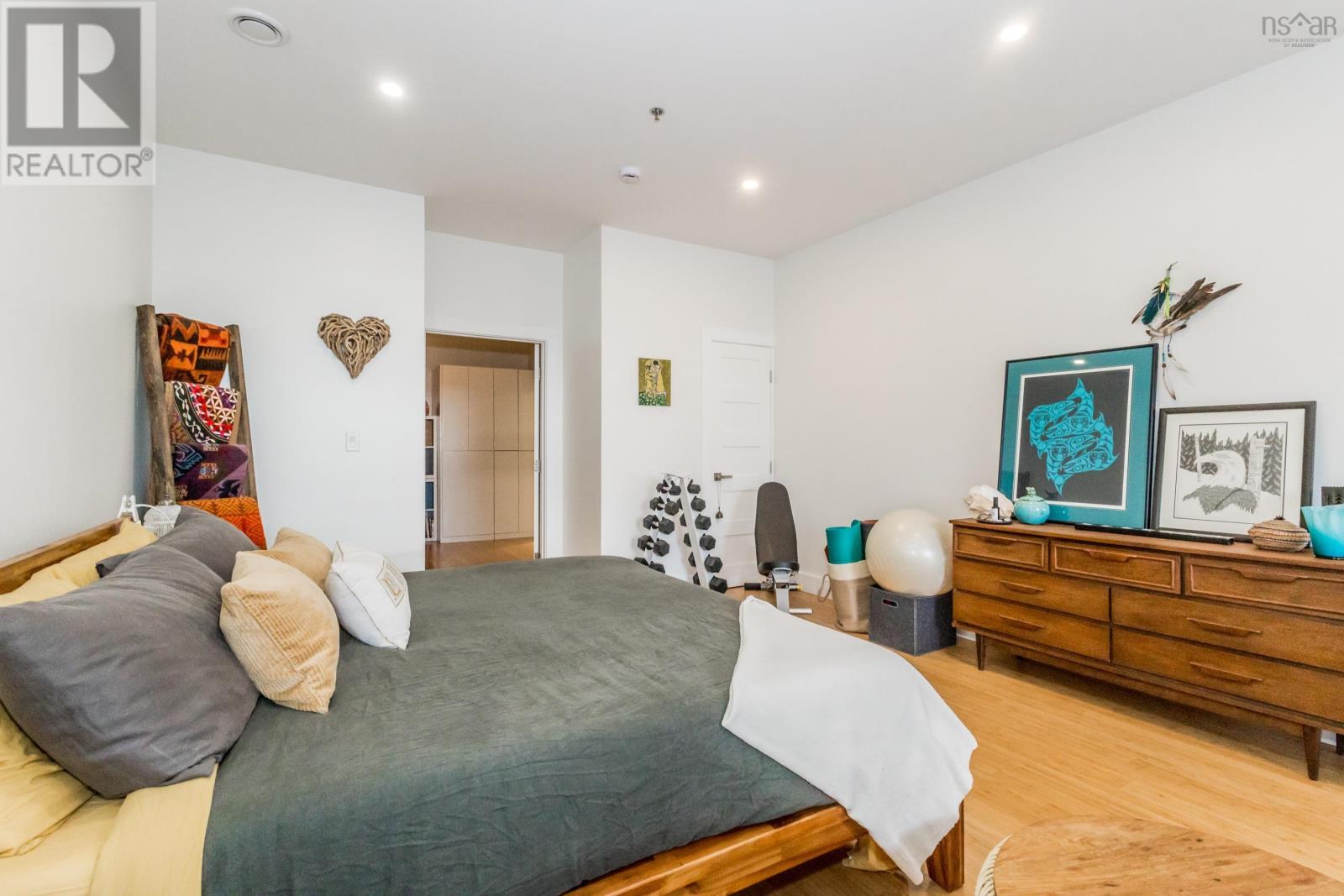 Property 13 of 39 of 204 151 Ritchie Street