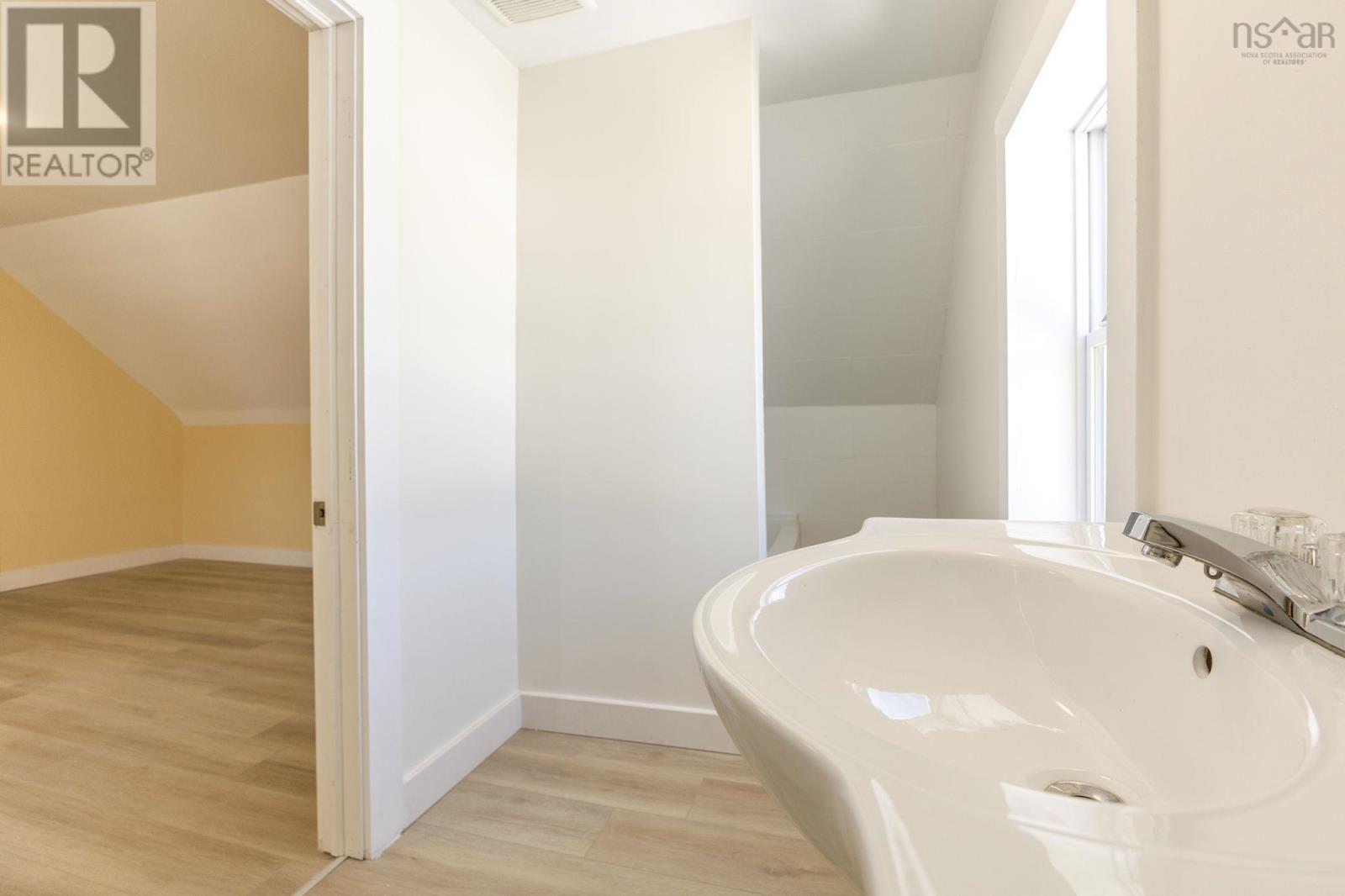 Property 4 of 50 of 2172 North Street