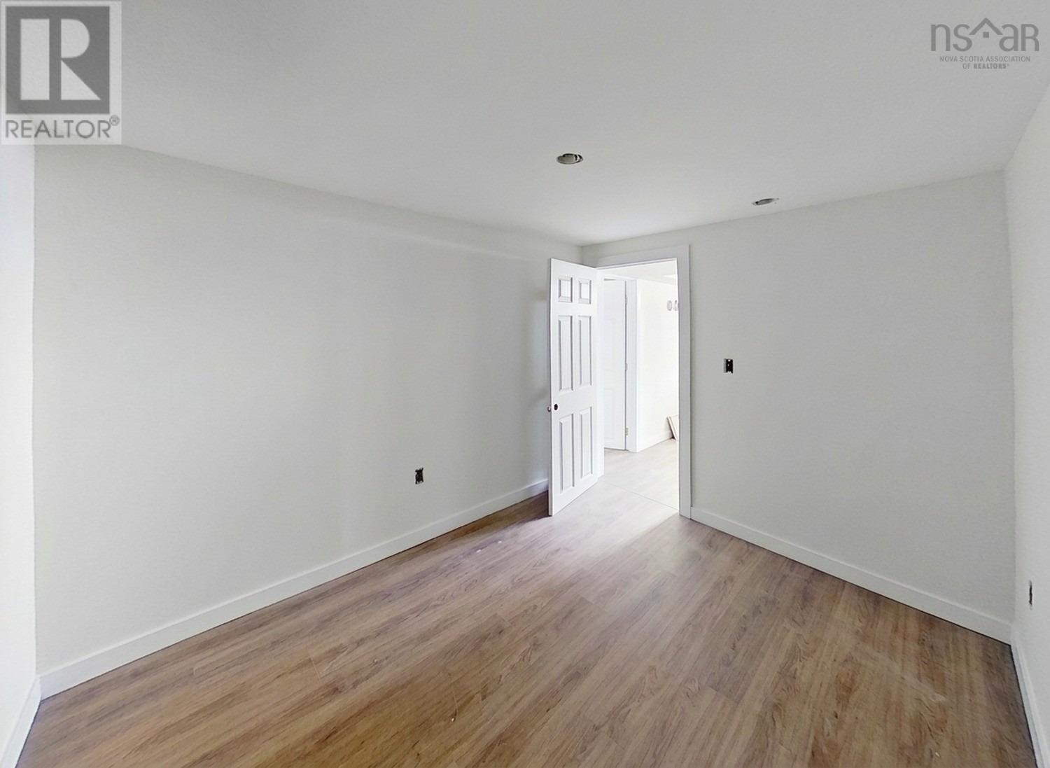 Property 7 of 29 of 60 Thornhill Drive