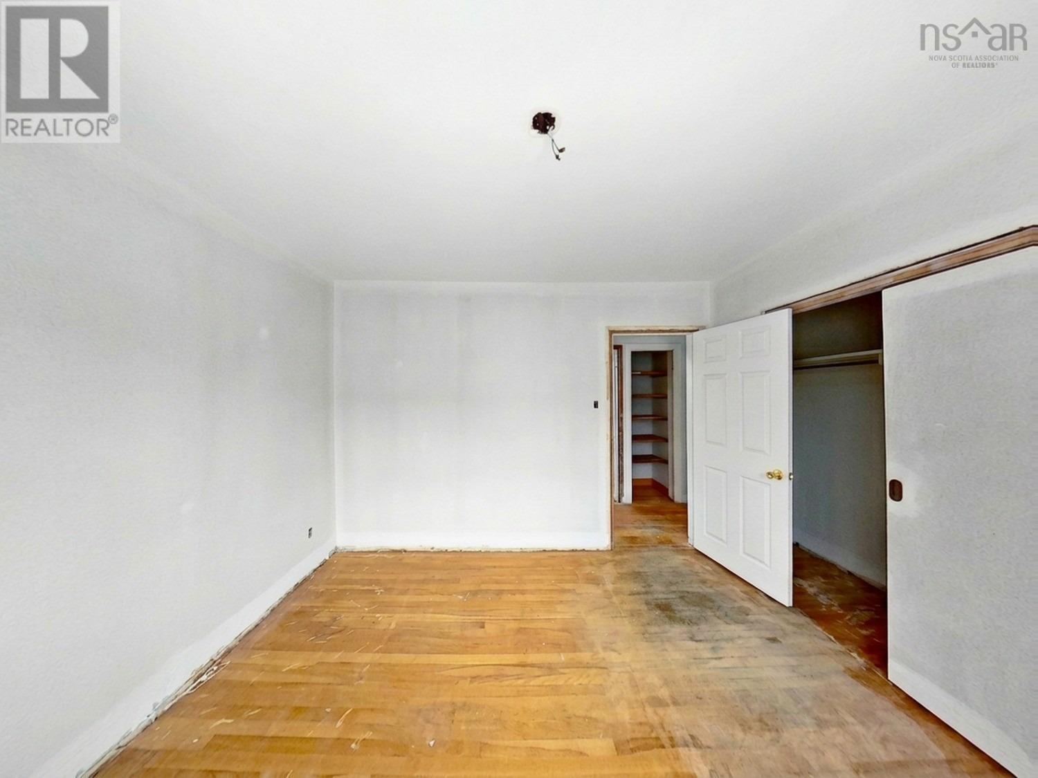 Property 4 of 29 of 60 Thornhill Drive