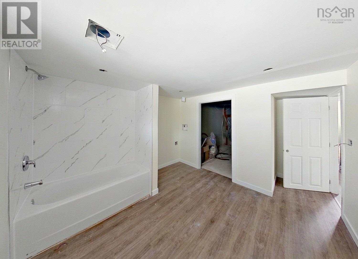 Property 2 of 29 of 60 Thornhill Drive