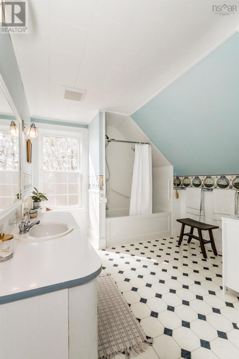 Property 18 of 47 of 1303 Highway 201