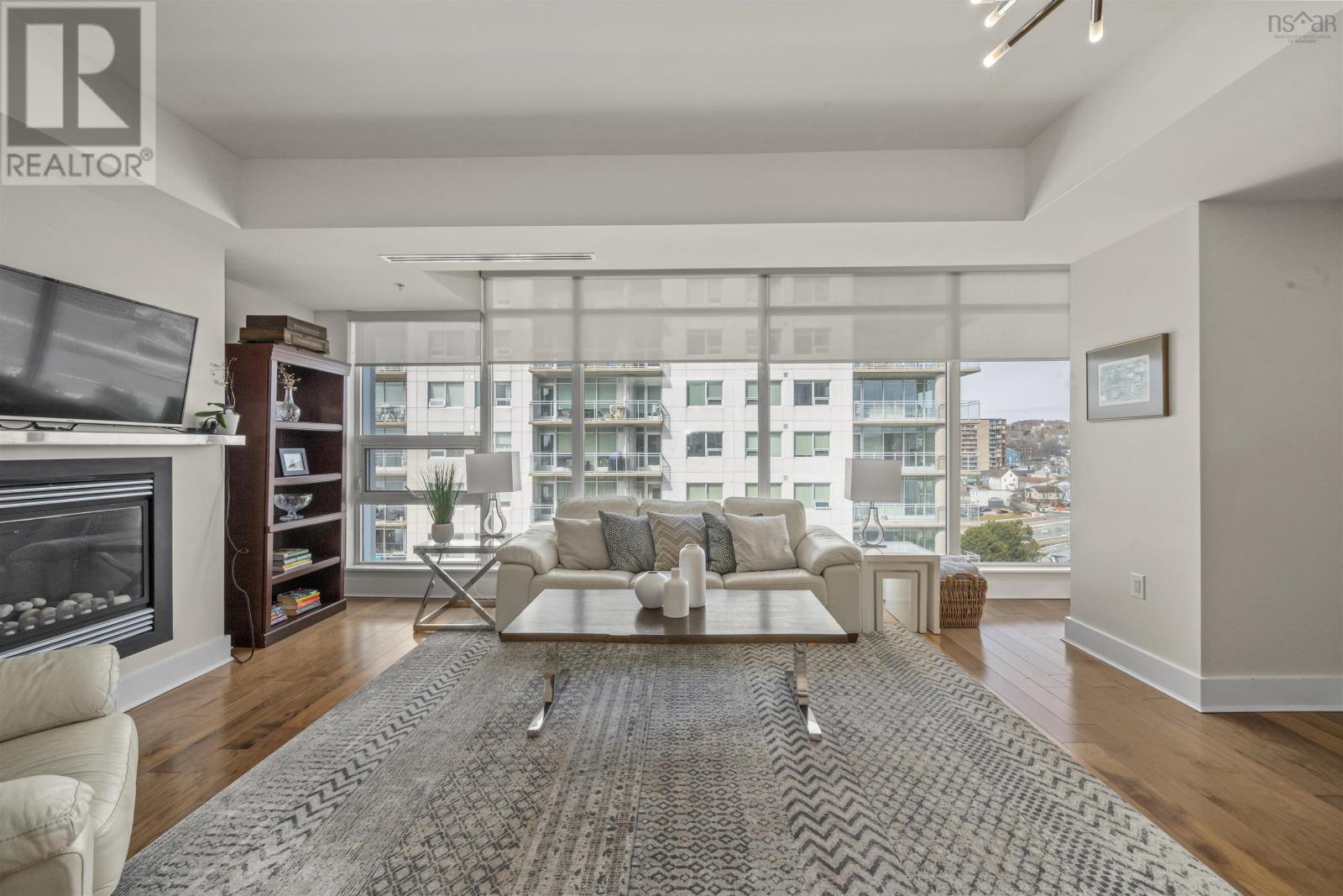 Property 10 of 26 of 806 31 Kings Wharf Place