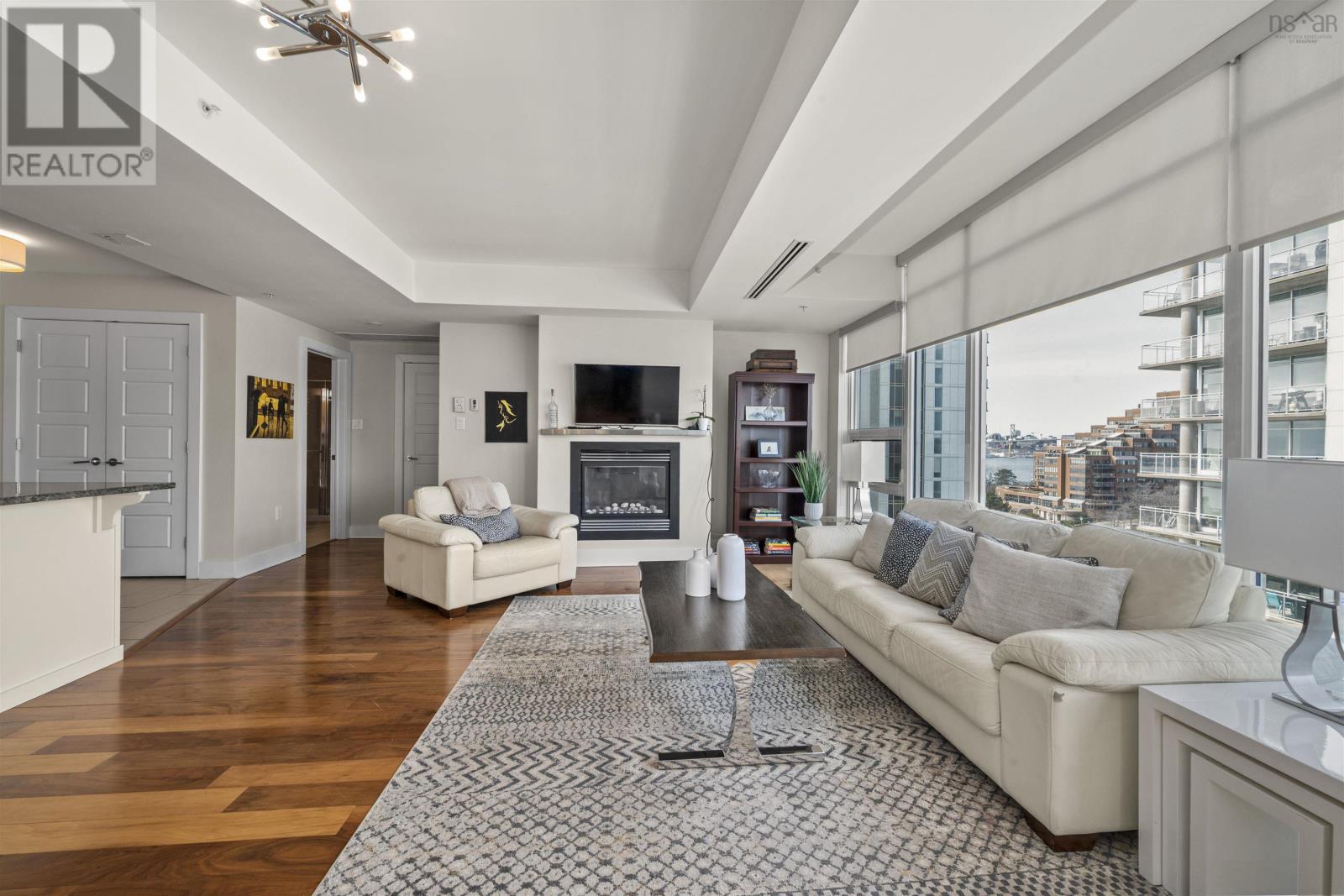 Property 23 of 26 of 806 31 Kings Wharf Place