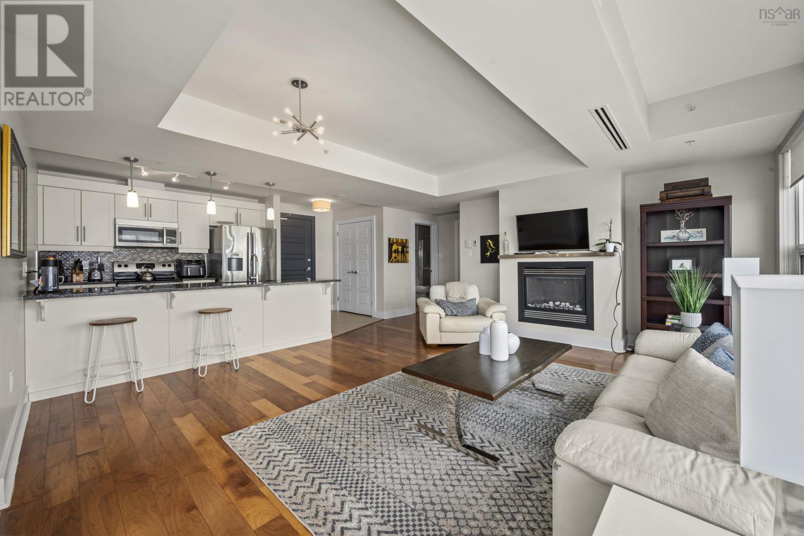 Property 8 of 26 of 806 31 Kings Wharf Place