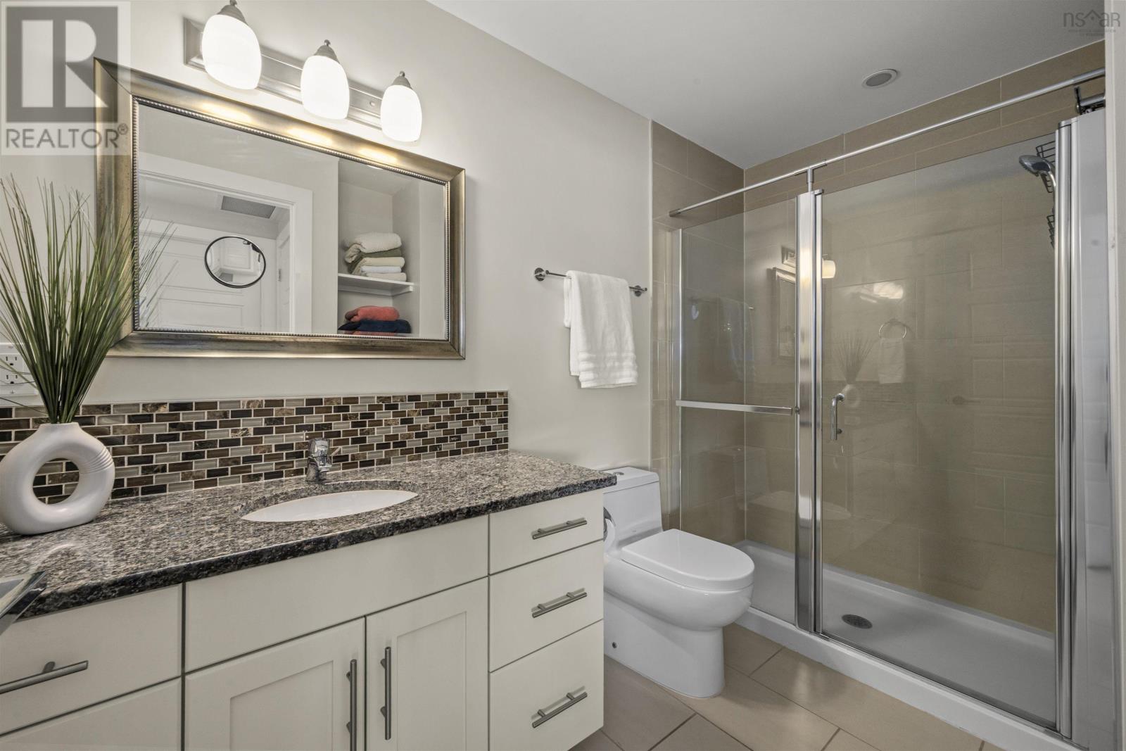 Property 26 of 26 of 806 31 Kings Wharf Place