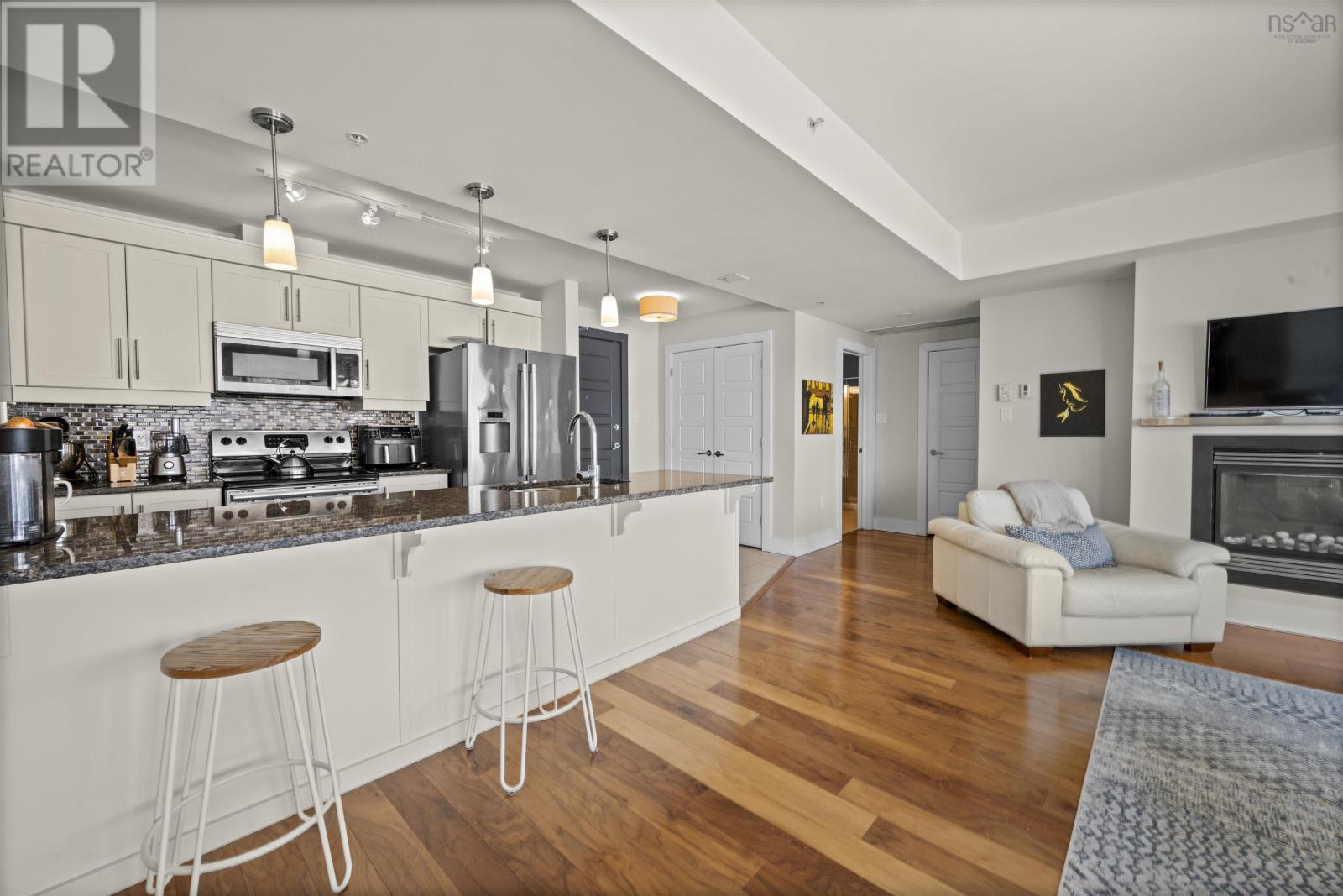 Property 3 of 26 of 806 31 Kings Wharf Place