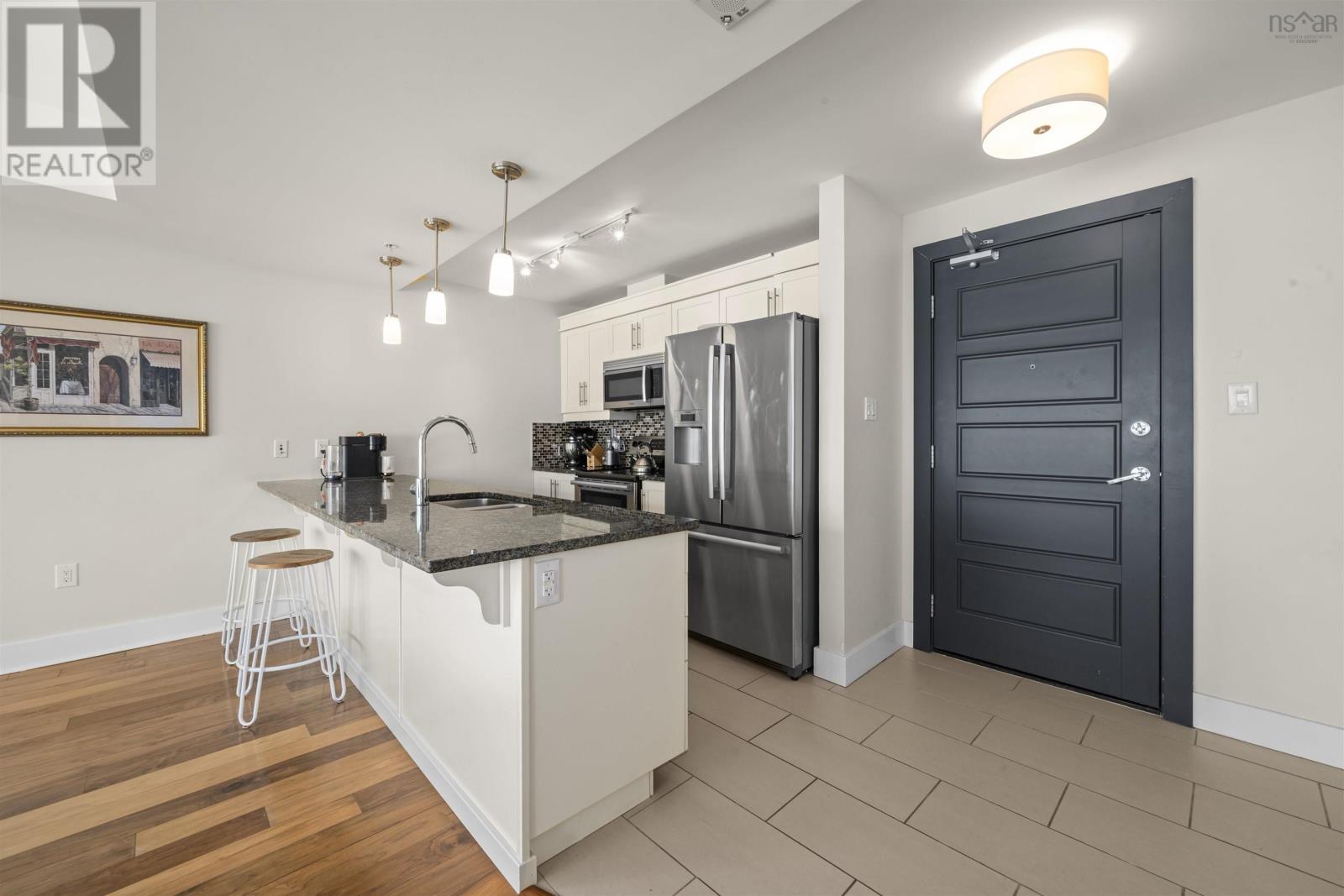 Property 18 of 26 of 806 31 Kings Wharf Place