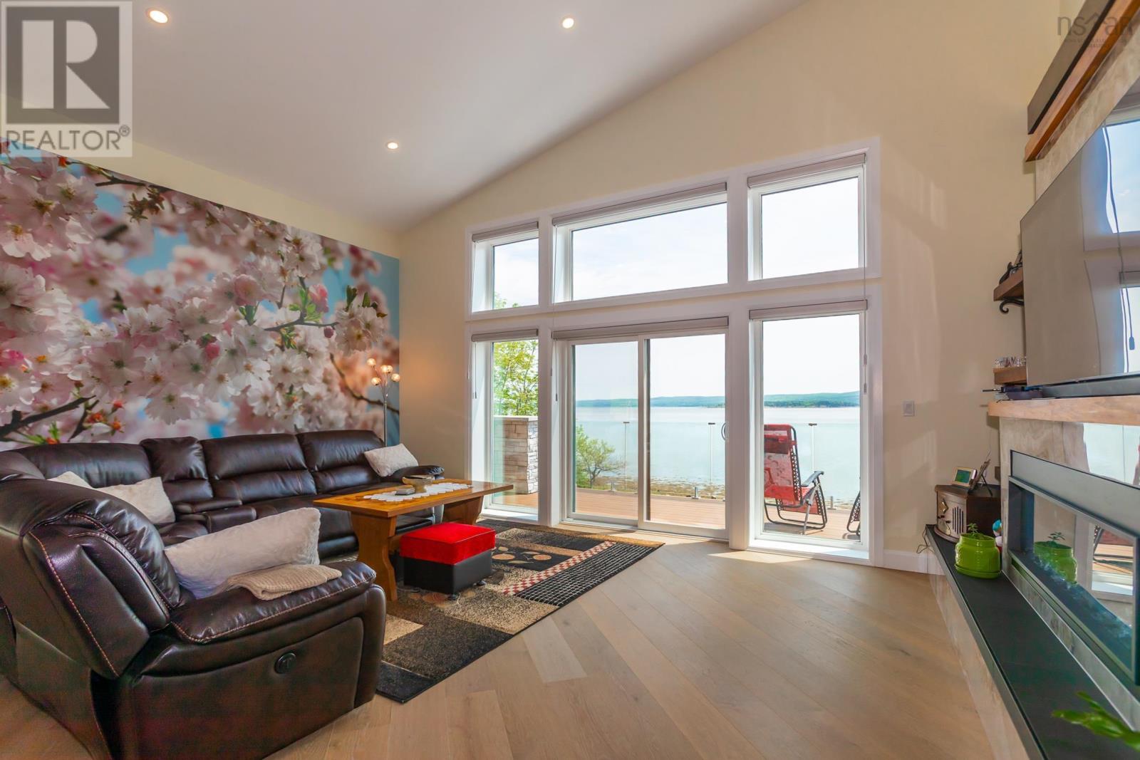 Property 28 of 50 of 2918 Granville Road