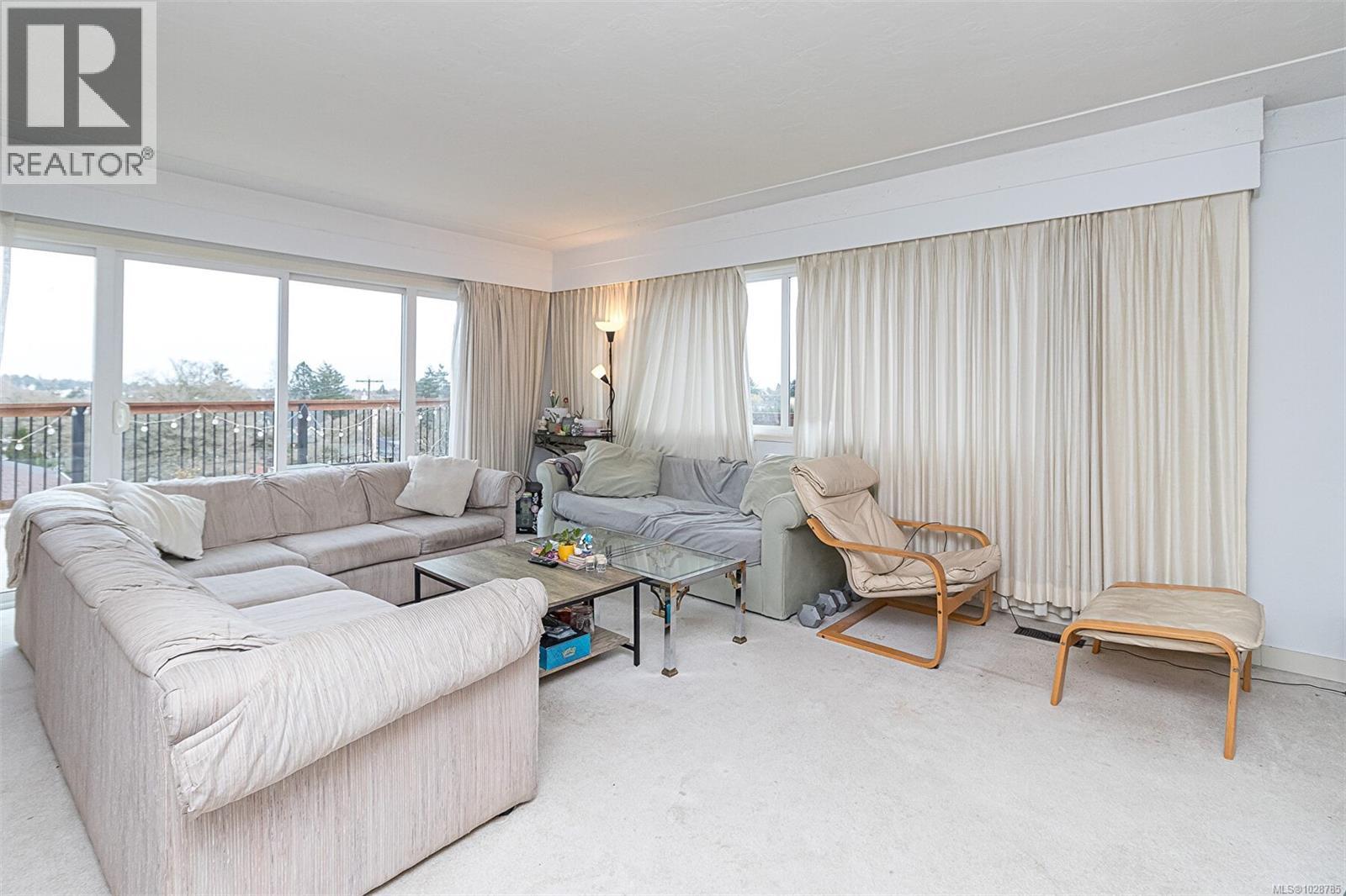 Single Family House for Sale in  Lang St Victoria 