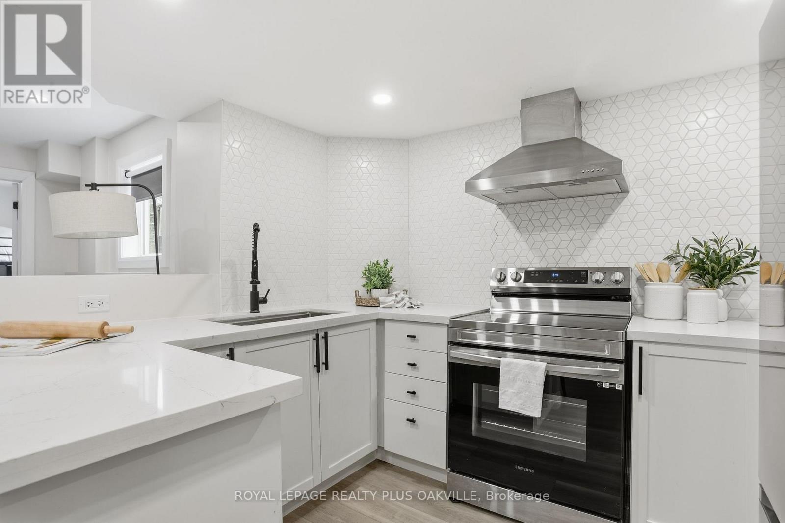 3488 REBECCA STREET,Oakville (BR Bronte),,