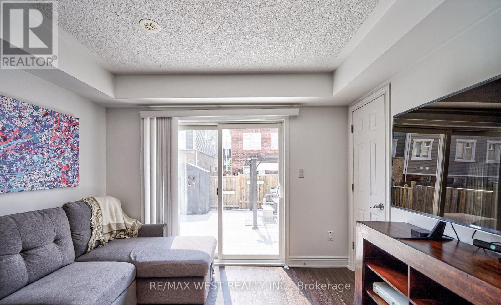 13 MIDHOPE WAY - 9