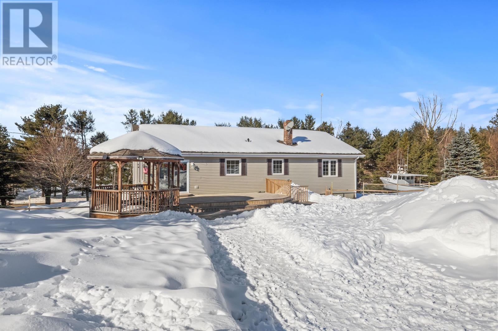 1422 Gladstone Road — photo 34