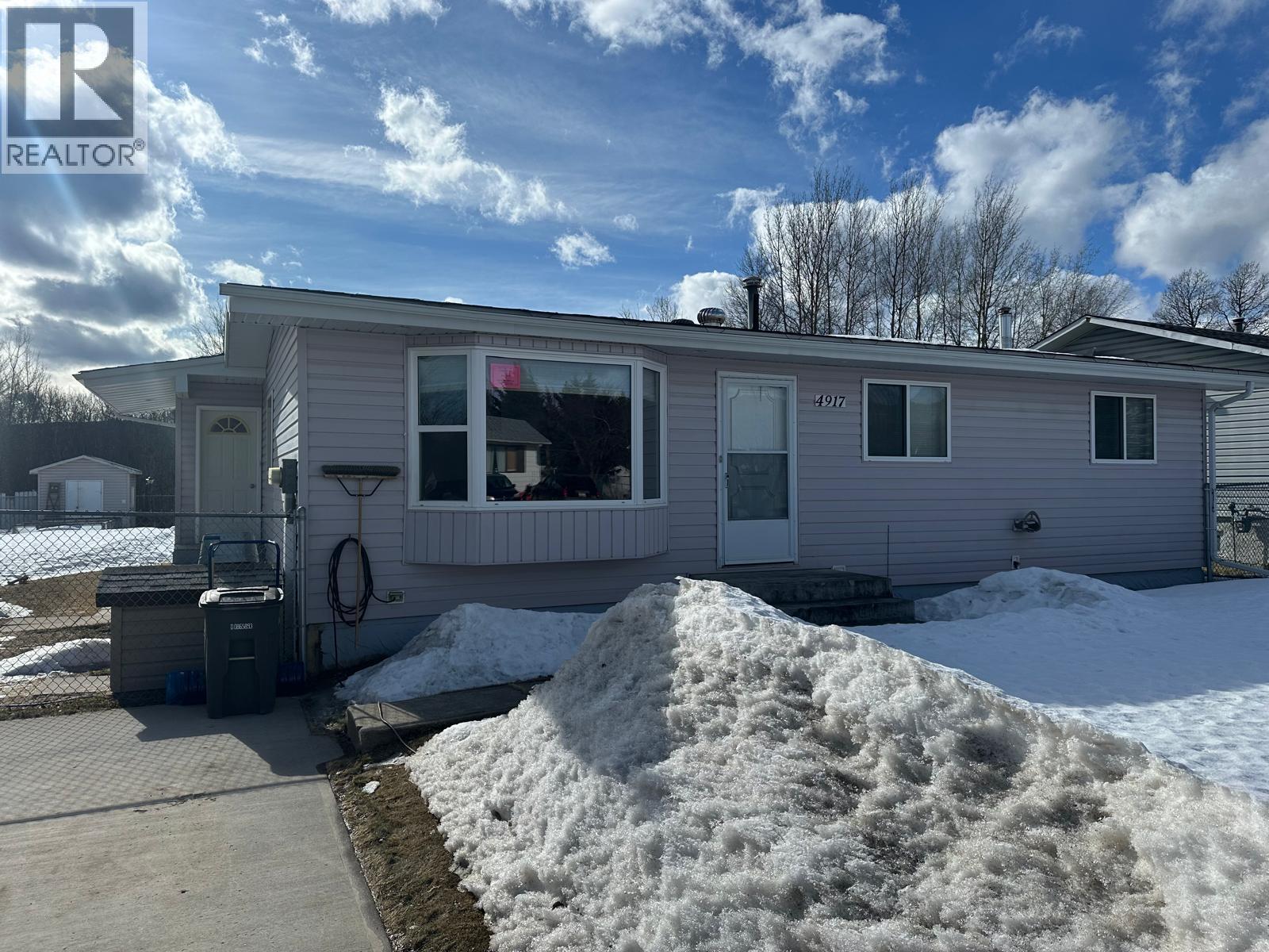 4917 45 Street NE, Chetwynd