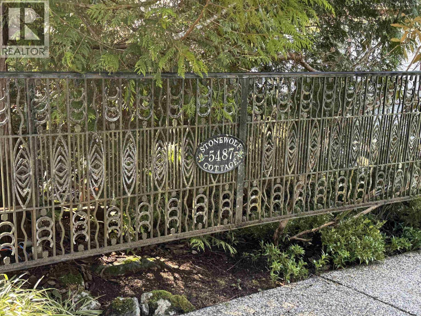 5479-5487 BROOKS ROAD, Halfmoon Bay