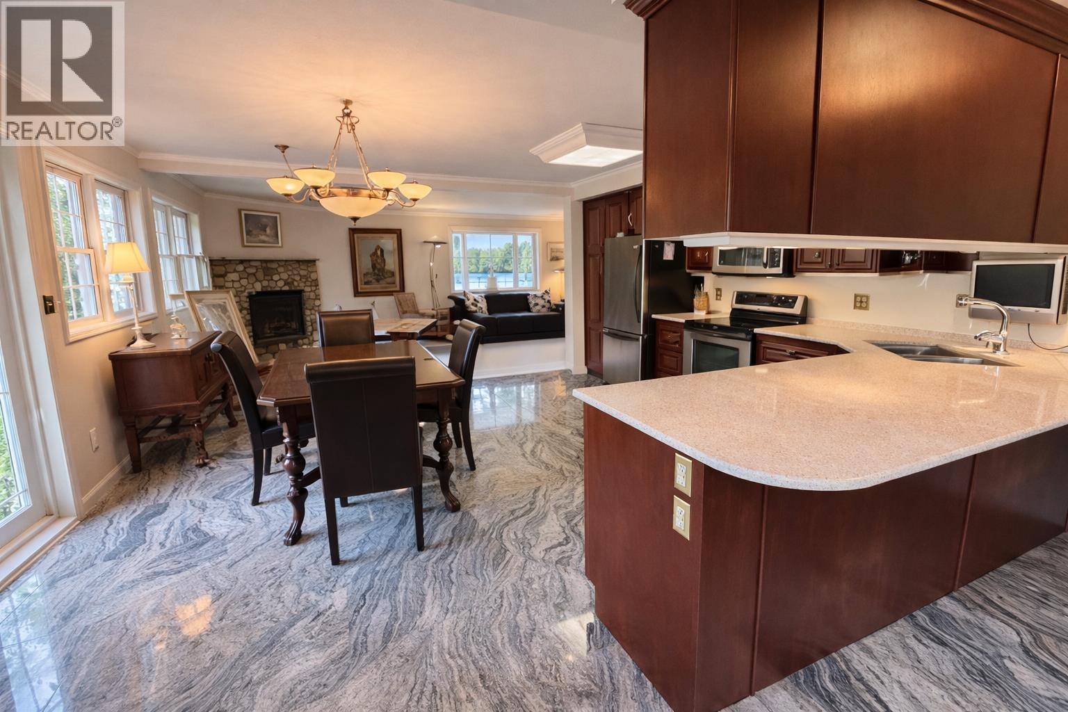 5479-5487 BROOKS ROAD, Halfmoon Bay