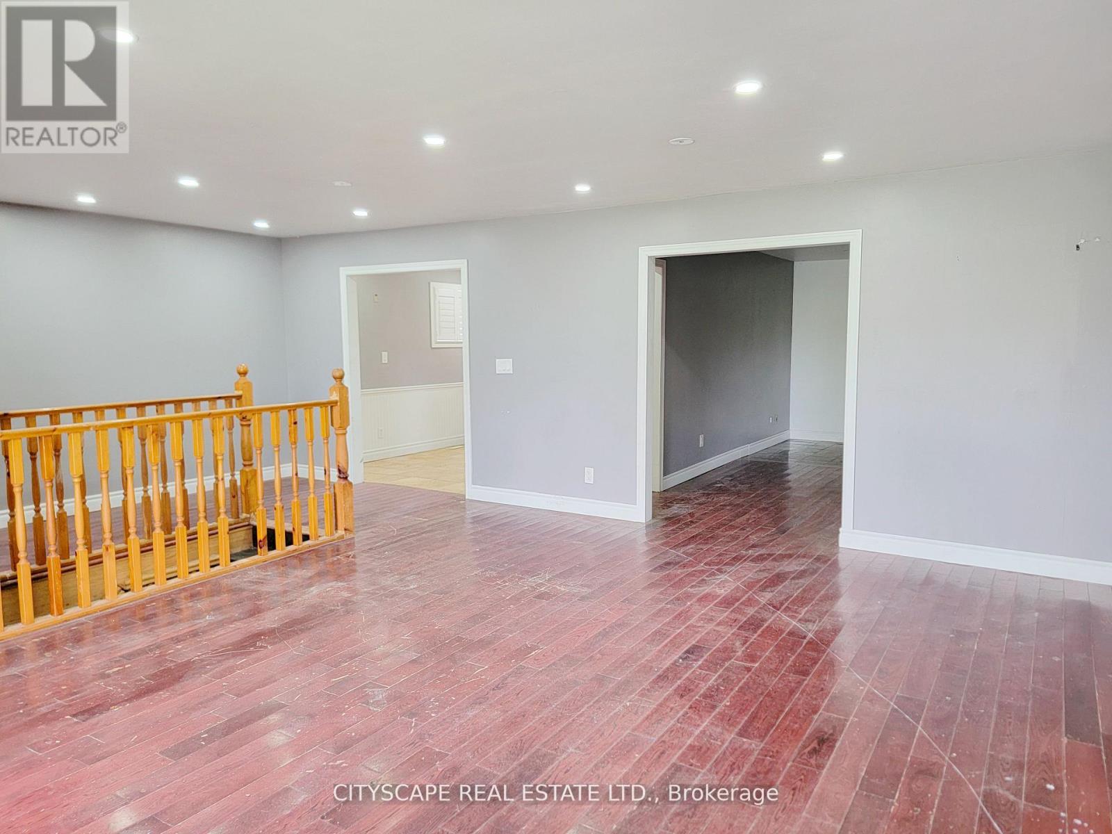 34 ROBINSON AVENUE - 12